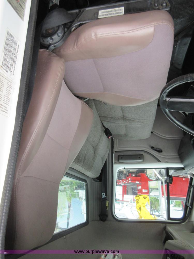 image for item G3687 1998 International 4900 digger derrick truck