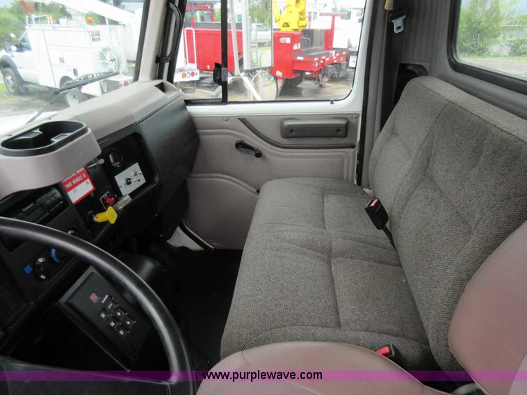 image for item G3687 1998 International 4900 digger derrick truck