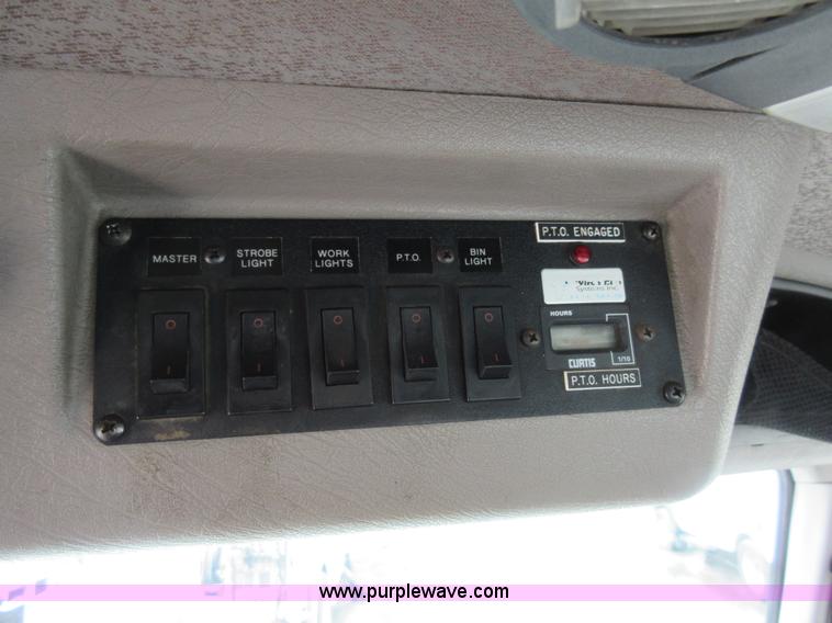 image for item G3687 1998 International 4900 digger derrick truck