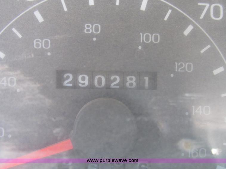 image for item H4620 1999 Ford F550 Super Duty XL service truck with crane