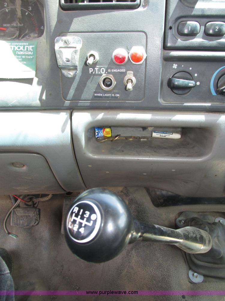 image for item H4620 1999 Ford F550 Super Duty XL service truck with crane