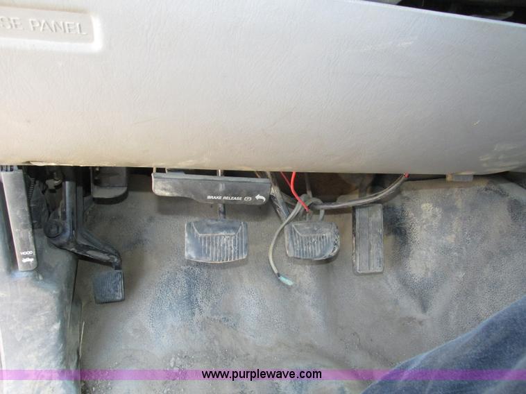 image for item H4620 1999 Ford F550 Super Duty XL service truck with crane