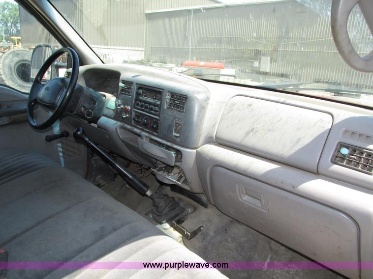 image for item H4620 1999 Ford F550 Super Duty XL service truck with crane