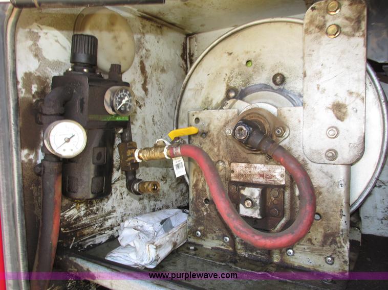 image for item H4620 1999 Ford F550 Super Duty XL service truck with crane