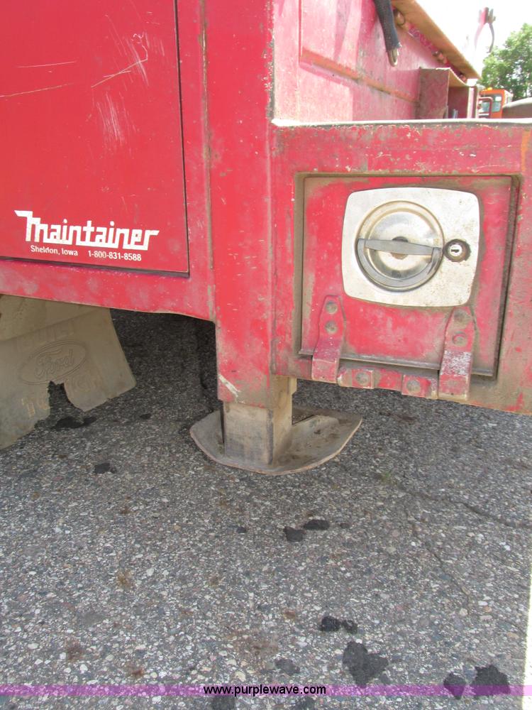 image for item H4620 1999 Ford F550 Super Duty XL service truck with crane