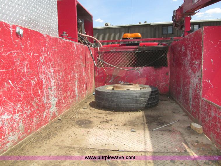 image for item H4620 1999 Ford F550 Super Duty XL service truck with crane