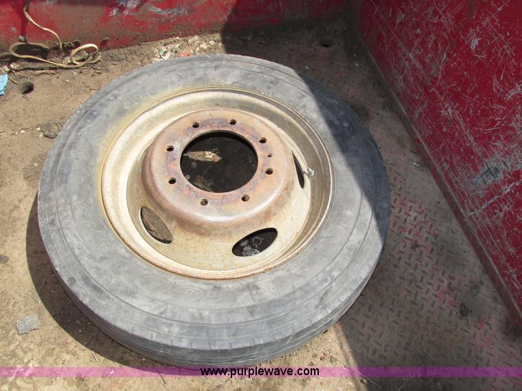 image for item H4620 1999 Ford F550 Super Duty XL service truck with crane