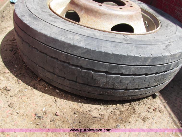 image for item H4620 1999 Ford F550 Super Duty XL service truck with crane