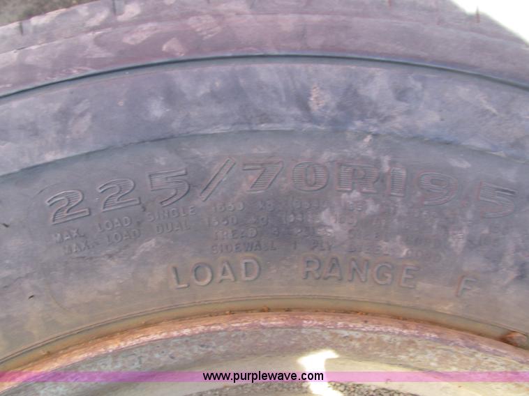 image for item H4620 1999 Ford F550 Super Duty XL service truck with crane