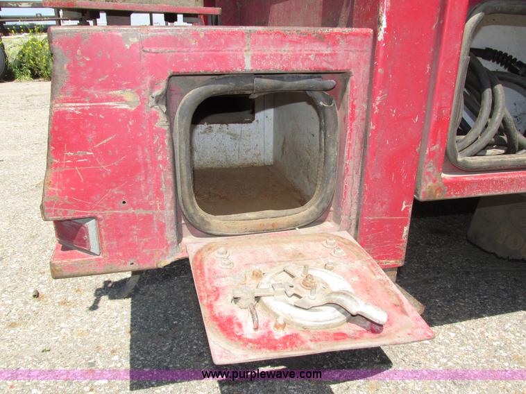 image for item H4620 1999 Ford F550 Super Duty XL service truck with crane