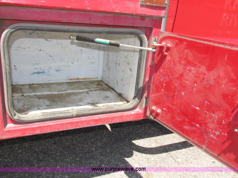 image for item H4620 1999 Ford F550 Super Duty XL service truck with crane