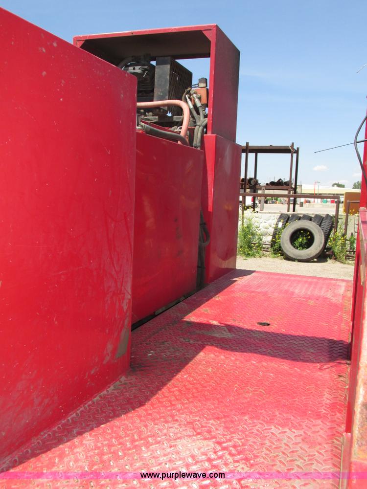 image for item H4620 1999 Ford F550 Super Duty XL service truck with crane