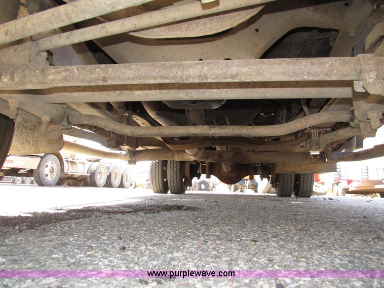 image for item H4620 1999 Ford F550 Super Duty XL service truck with crane