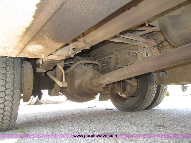 image for item H4620 1999 Ford F550 Super Duty XL service truck with crane