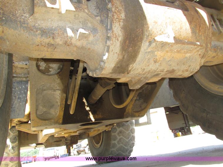 image for item H4628 1996 Caterpillar 960F wheel loader