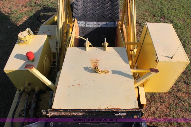 image for item H5811 2002 Packer 750 grinder