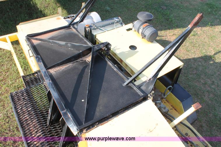 image for item H5811 2002 Packer 750 grinder