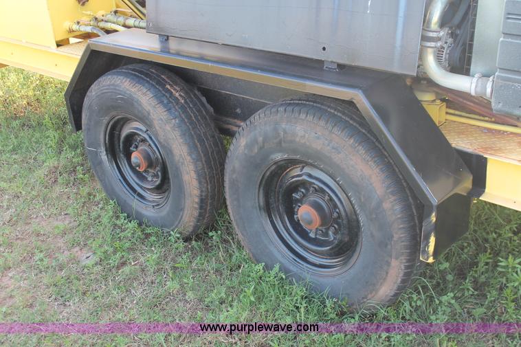 image for item H5811 2002 Packer 750 grinder