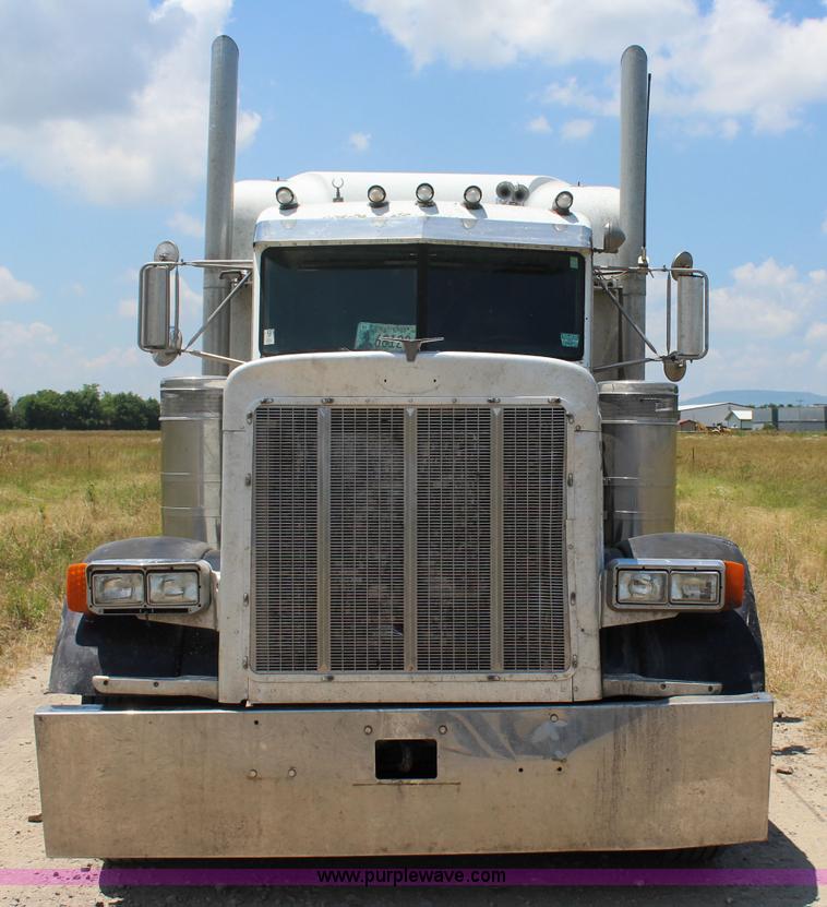 image for item I1643 1997 Peterbilt 379 semi truck