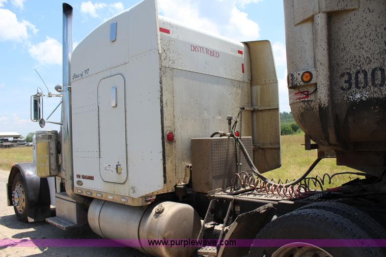 image for item I1643 1997 Peterbilt 379 semi truck