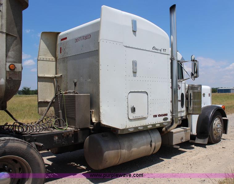 image for item I1643 1997 Peterbilt 379 semi truck