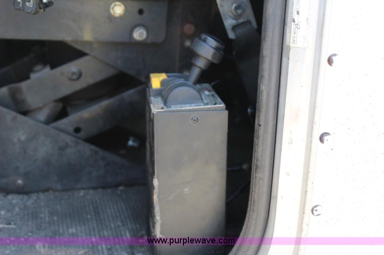 image for item I1643 1997 Peterbilt 379 semi truck