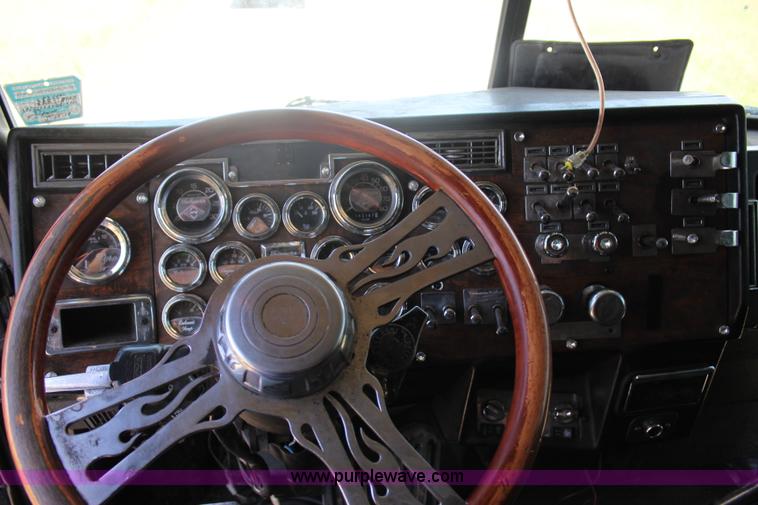 image for item I1643 1997 Peterbilt 379 semi truck