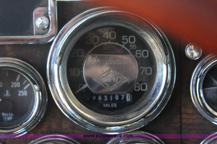 image for item I1643 1997 Peterbilt 379 semi truck