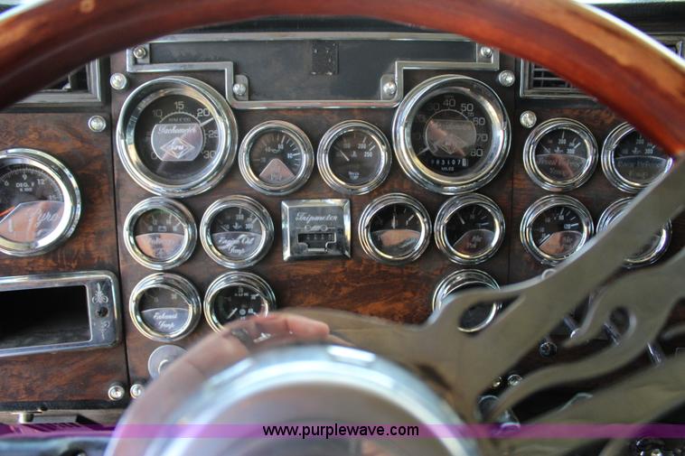 image for item I1643 1997 Peterbilt 379 semi truck