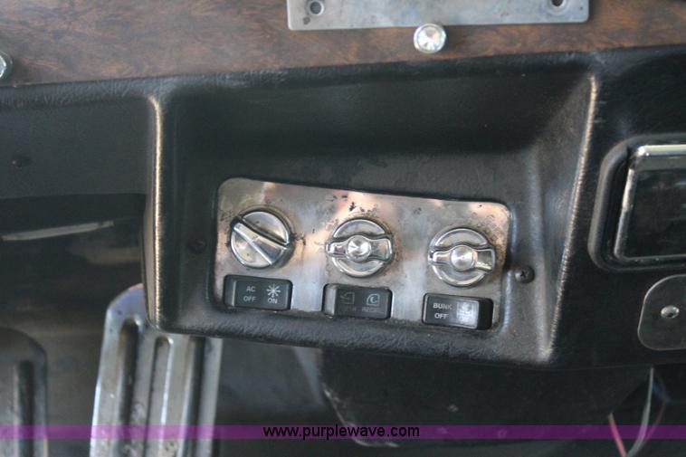 image for item I1643 1997 Peterbilt 379 semi truck