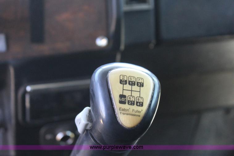 image for item I1643 1997 Peterbilt 379 semi truck