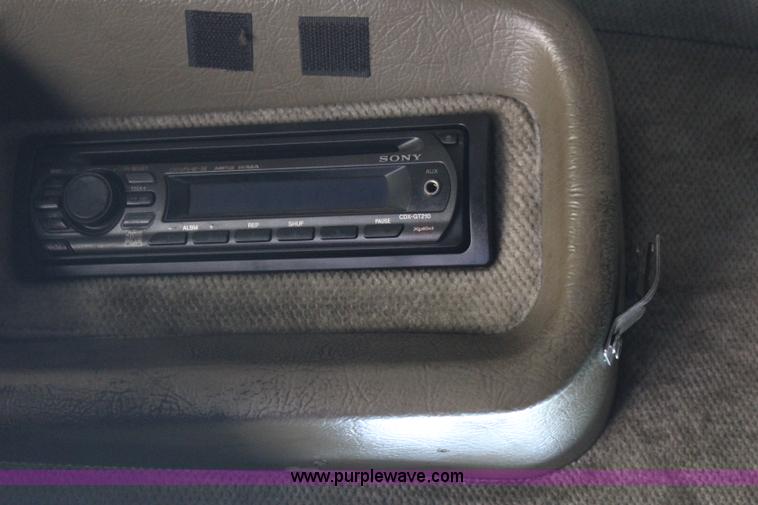 image for item I1643 1997 Peterbilt 379 semi truck