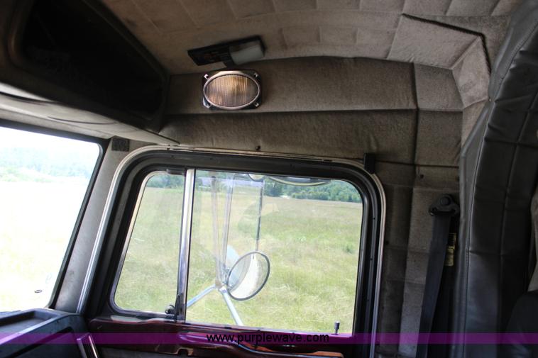 image for item I1643 1997 Peterbilt 379 semi truck