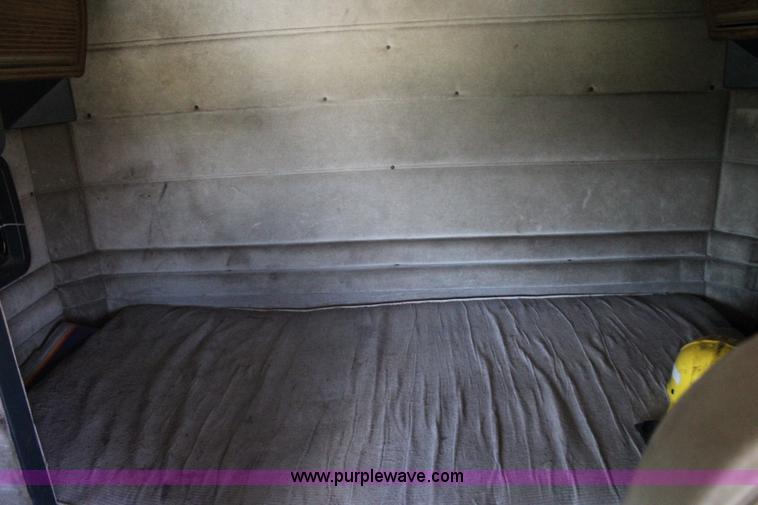 image for item I1643 1997 Peterbilt 379 semi truck