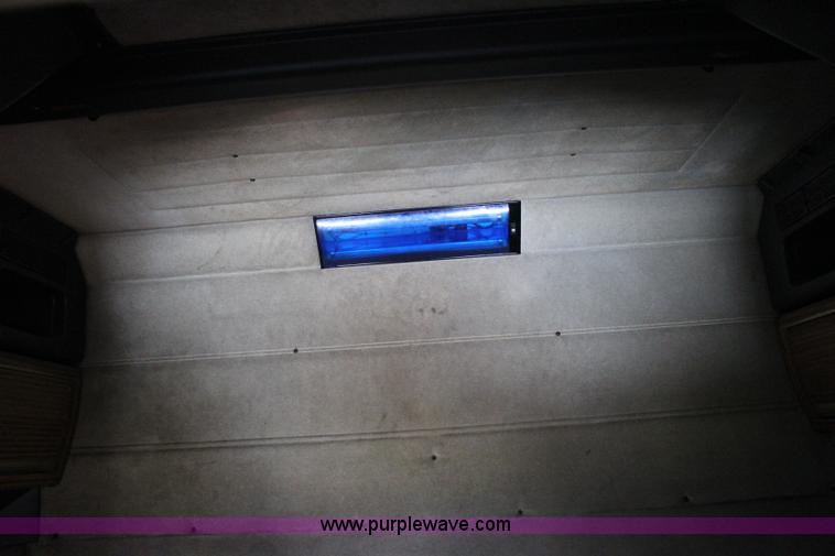 image for item I1643 1997 Peterbilt 379 semi truck