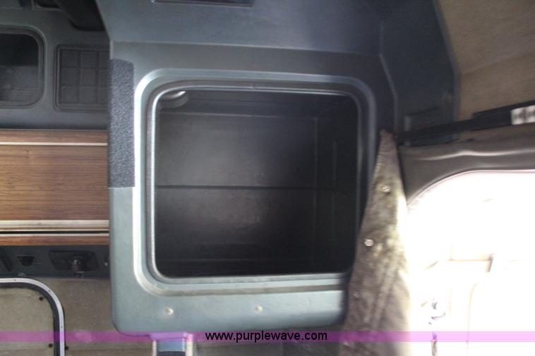 image for item I1643 1997 Peterbilt 379 semi truck