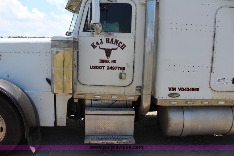 image for item I1643 1997 Peterbilt 379 semi truck