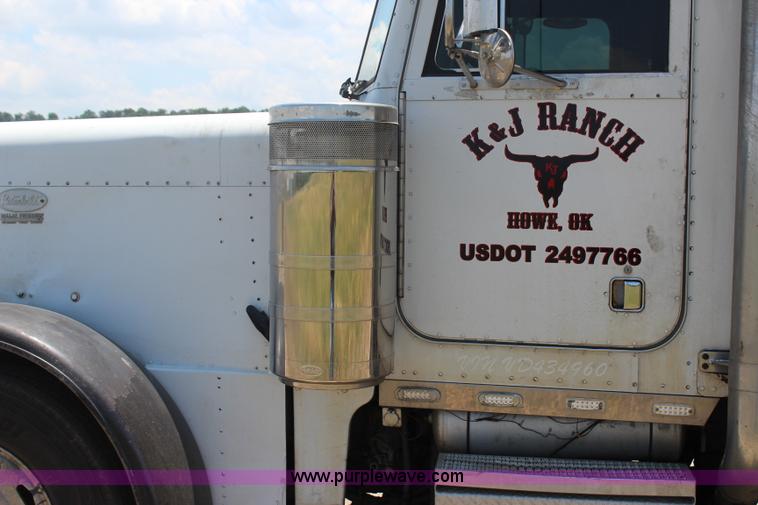 image for item I1643 1997 Peterbilt 379 semi truck