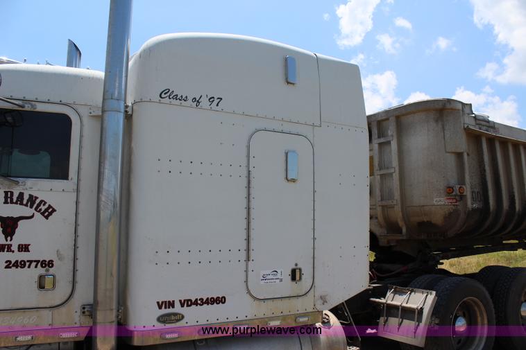 image for item I1643 1997 Peterbilt 379 semi truck