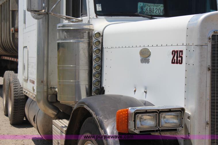 image for item I1643 1997 Peterbilt 379 semi truck
