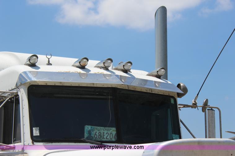 image for item I1643 1997 Peterbilt 379 semi truck