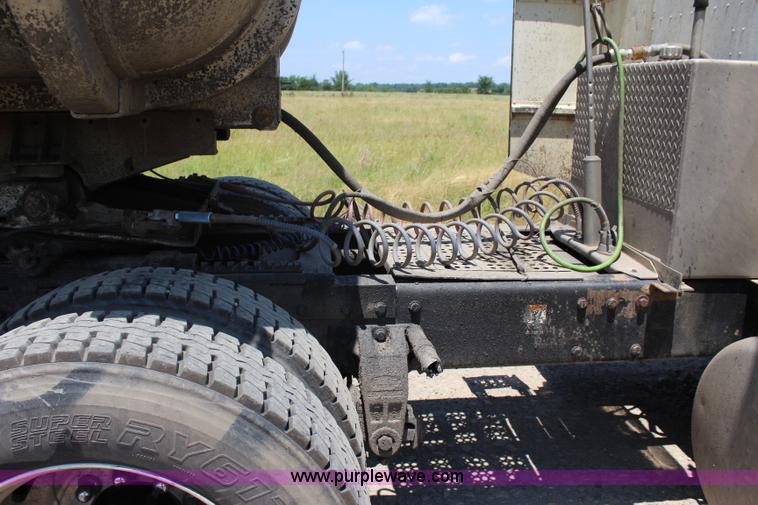 image for item I1643 1997 Peterbilt 379 semi truck