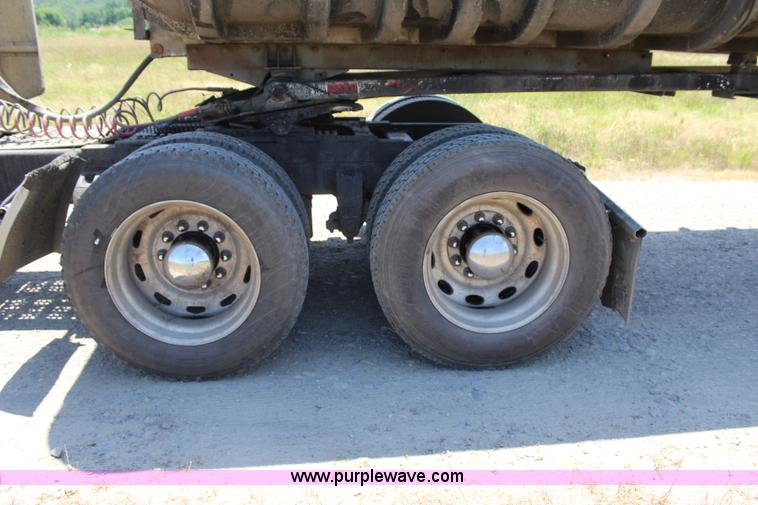 image for item I1643 1997 Peterbilt 379 semi truck