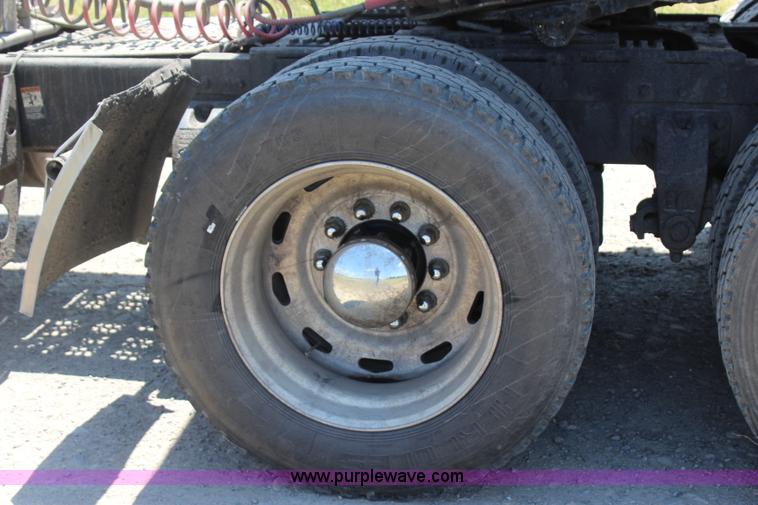 image for item I1643 1997 Peterbilt 379 semi truck