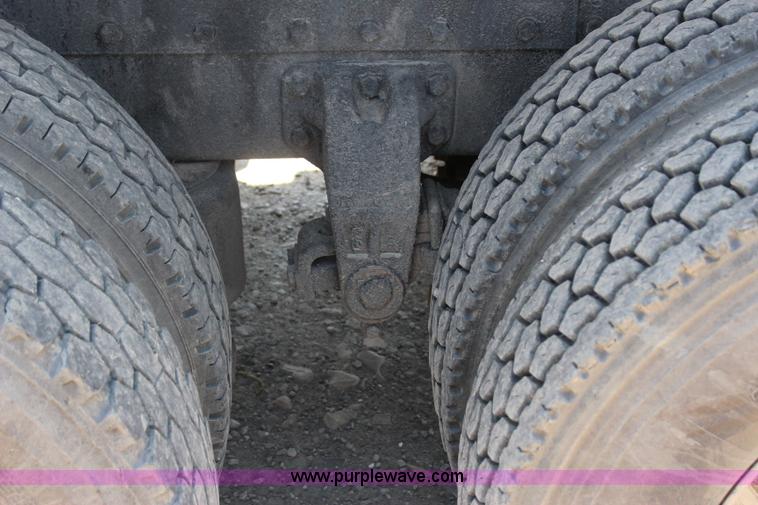 image for item I1643 1997 Peterbilt 379 semi truck