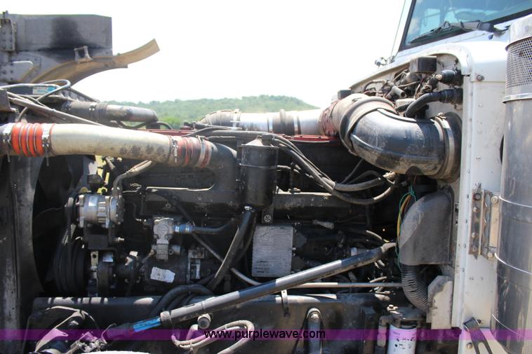 image for item I1643 1997 Peterbilt 379 semi truck
