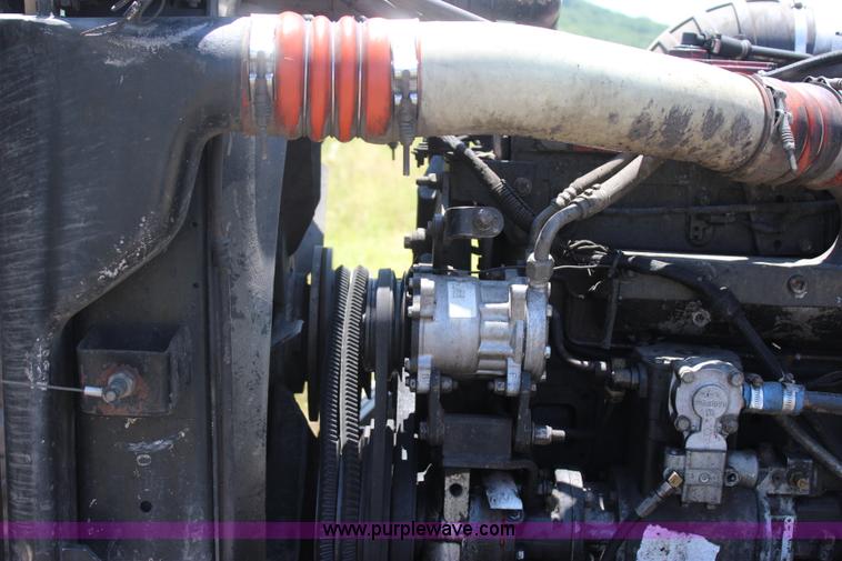 image for item I1643 1997 Peterbilt 379 semi truck