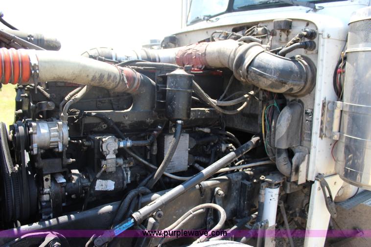 image for item I1643 1997 Peterbilt 379 semi truck