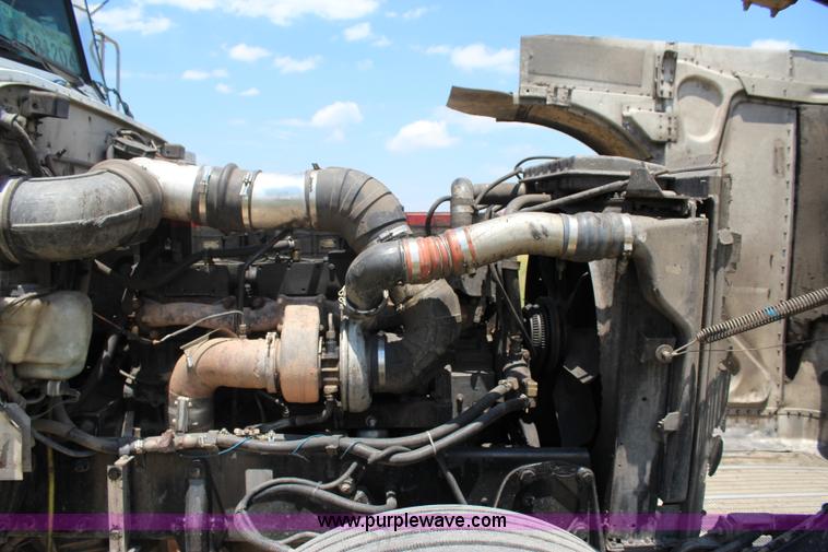 image for item I1643 1997 Peterbilt 379 semi truck