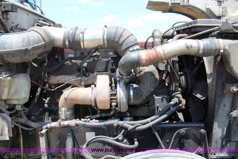 image for item I1643 1997 Peterbilt 379 semi truck